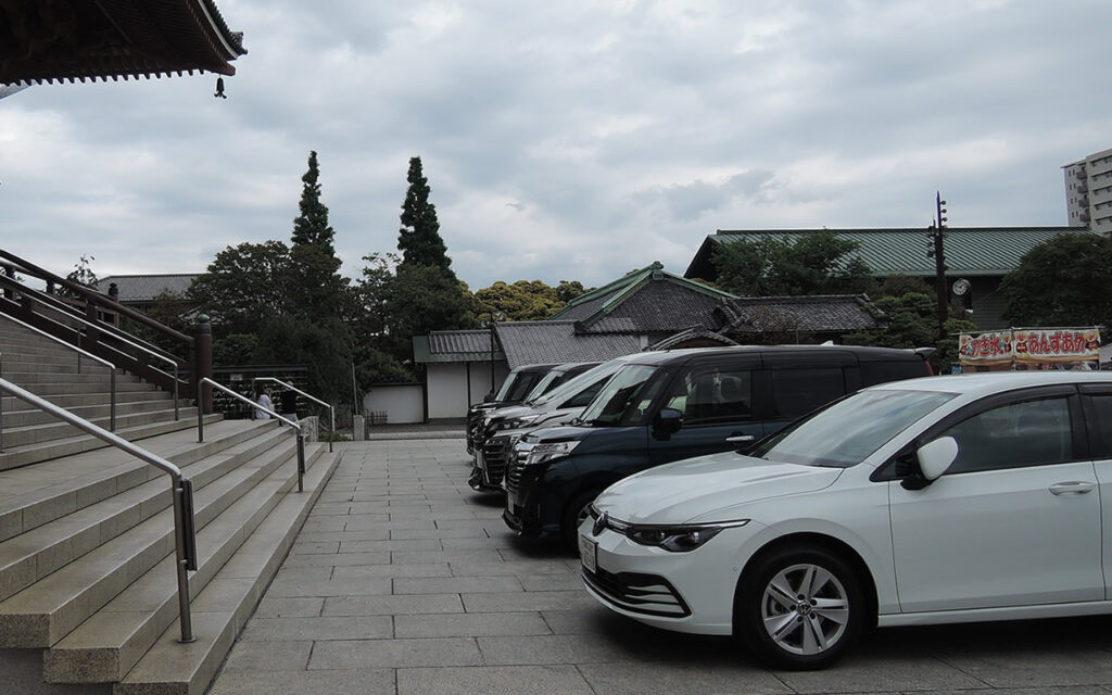 Vehicles waiting for Oharai purification